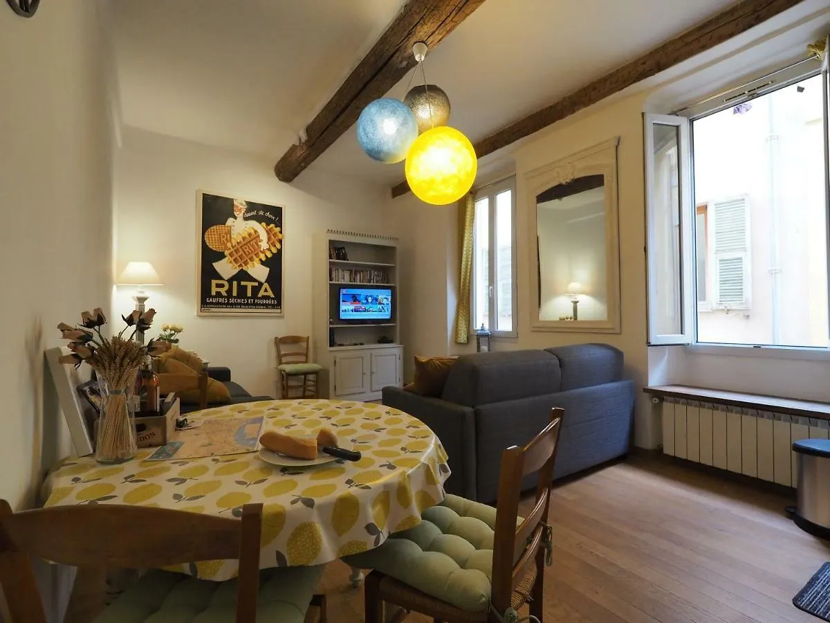 2 Bedroom Apartment Old Town Centre Nicea